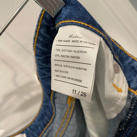 Kancan Distressed Boyfriend Crop Denim - Picture 3 of 3